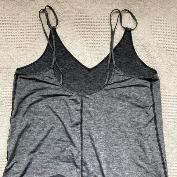 Nike Dri-Fit grey activewear tank - Picture 4 of 4